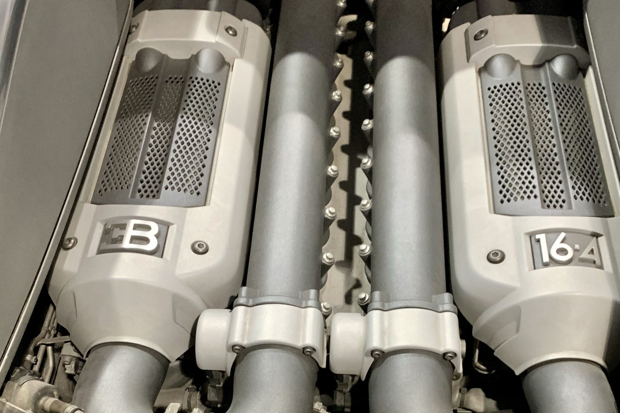 Bugatti Services garage in UK by Supercar Service London