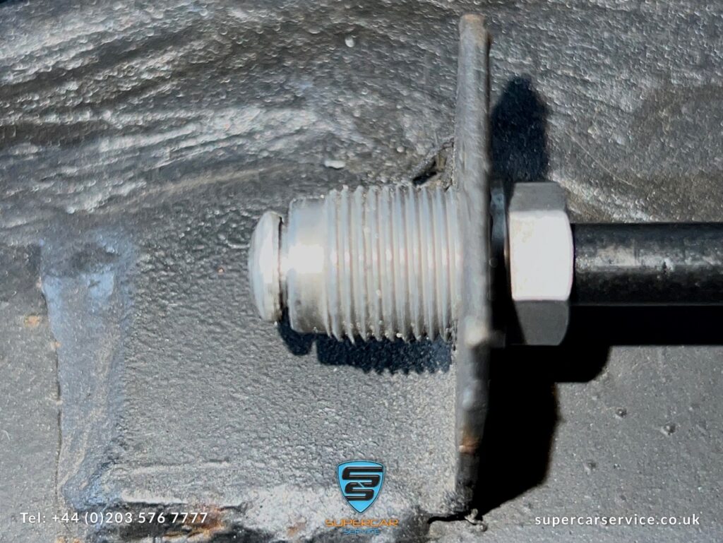 Lamborghini manual Conversion by Supercar Service Specialist in London_ IMG_062314