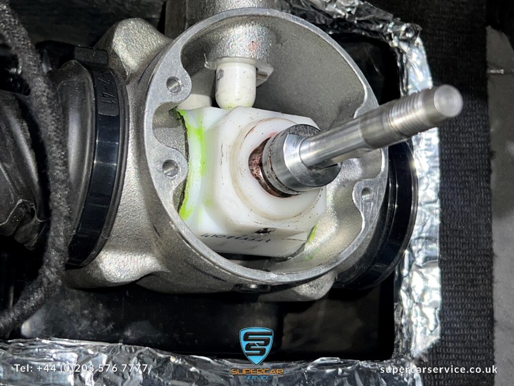 Lamborghini manual Conversion by Supercar Service Specialist in London_ IMG_179053